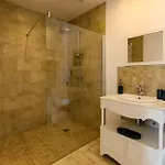 Dom wakacyjny Maison De Avec Piscine Pres De 150 M²