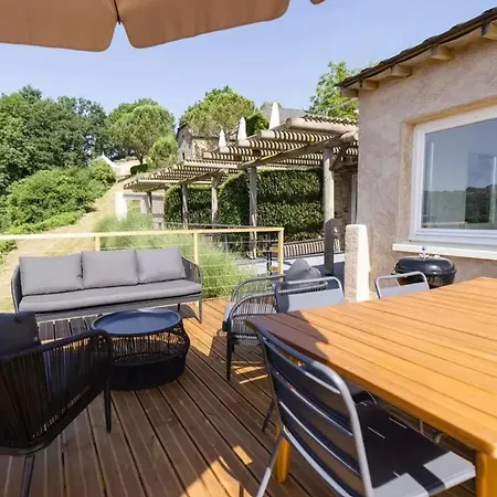 別荘 Maison De Avec Piscine Pres De 150 M² Maleville