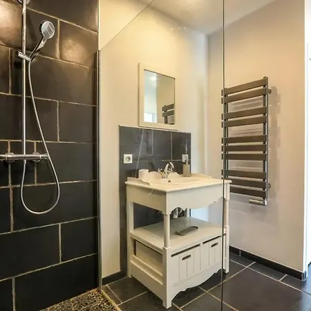 Сasa de vacaciones Maison De Avec Piscine Pres De 150 M² Maleville