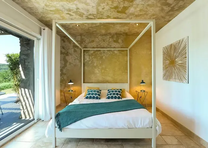 Maison De Avec Piscine Pres De 150 M²