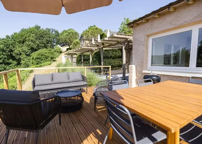 Сasa de vacaciones Maison De Avec Piscine Pres De 150 M² Maleville