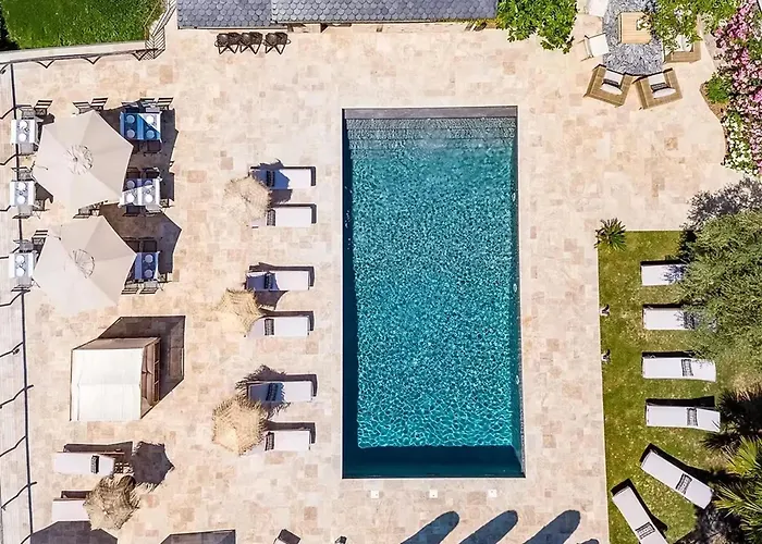 Сasa de vacaciones Maison De Avec Piscine Pres De 150 M²