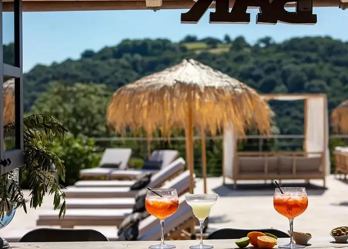 Сasa de vacaciones Maison De Avec Piscine Pres De 150 M² Maleville